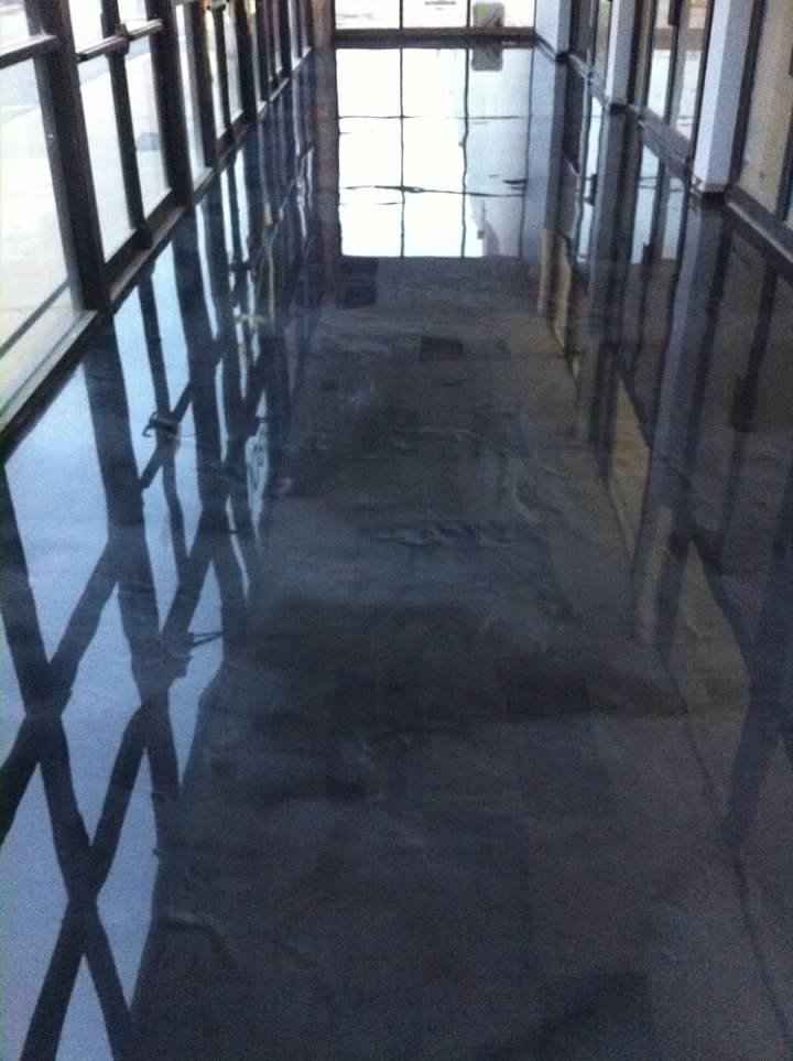 Coated floor in a hallway with windows
